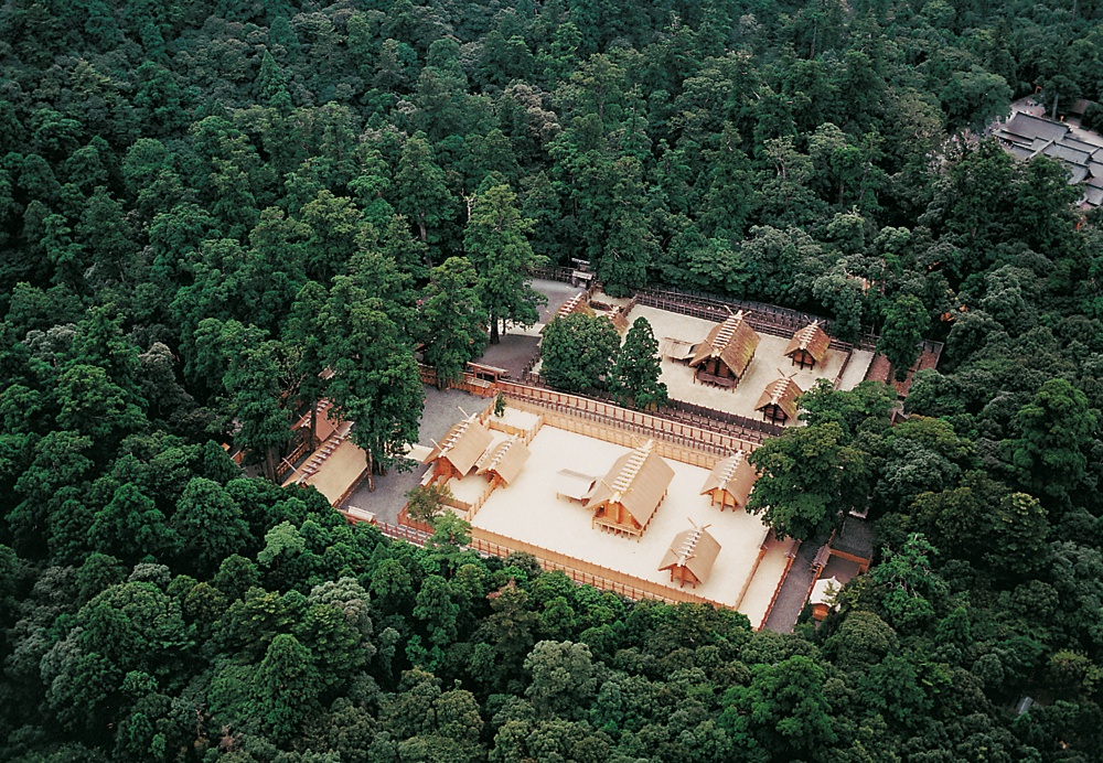 Ngoi den Nhat cu 20 nam duoc do ra xay lai mot lan hinh anh