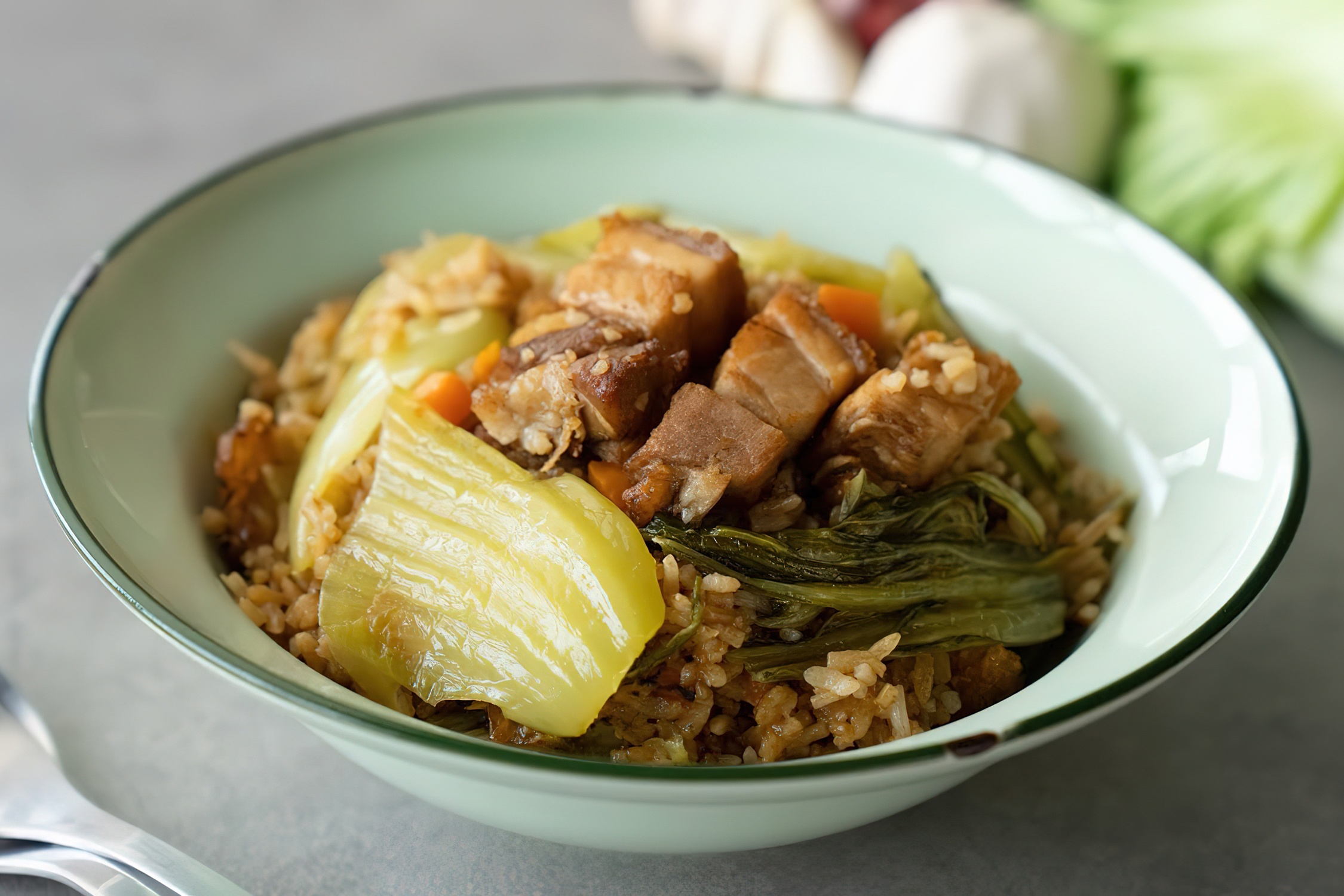 Meo nau com tron heo quay ngon chi voi noi dien hinh anh