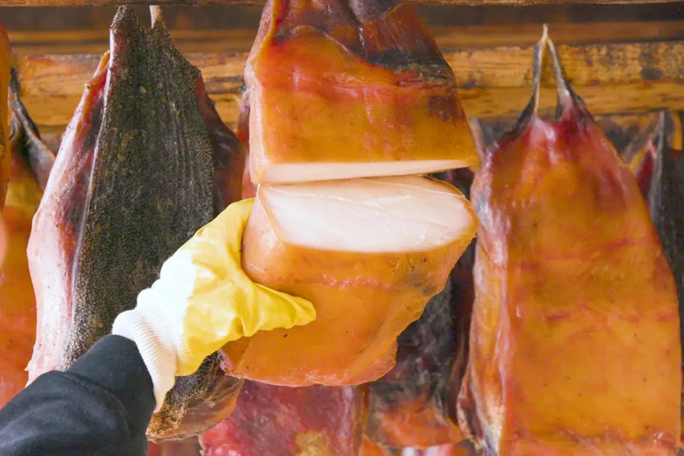 Dac san ca map boc mui o Iceland hinh anh