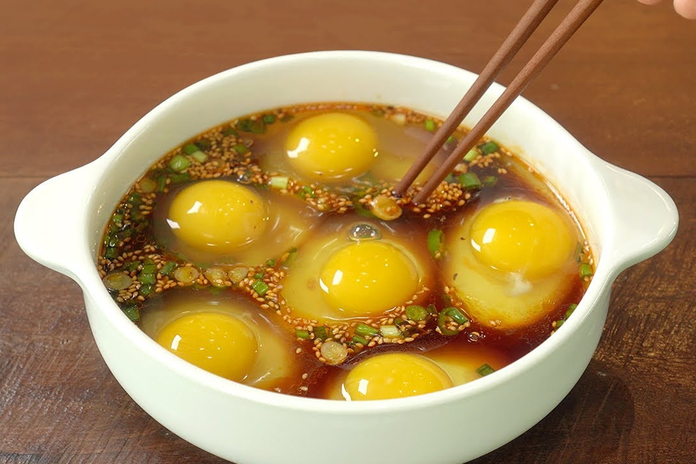 Mon trung chan ngam nuoc tuong dam da hinh anh