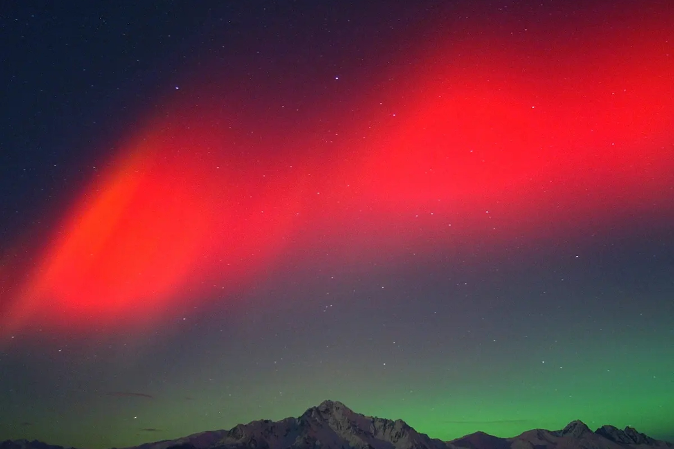 Cuc quang do hiem gap tren bau troi dem Phan Lan hinh anh