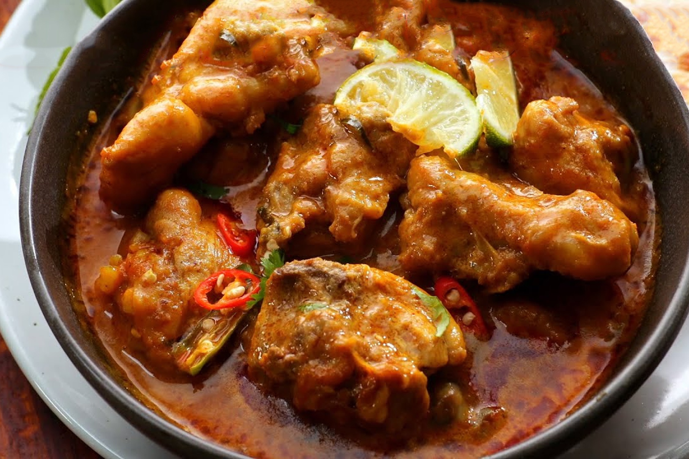 Cach lam ca ri ga voi sua dua thom ngay hinh anh