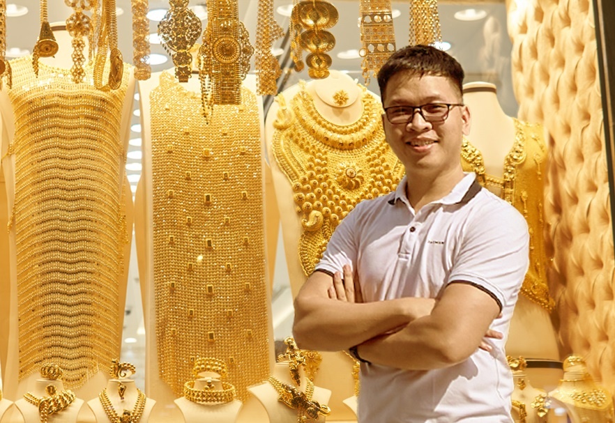 Du khach Viet kham pha cho vang o Dubai hinh anh