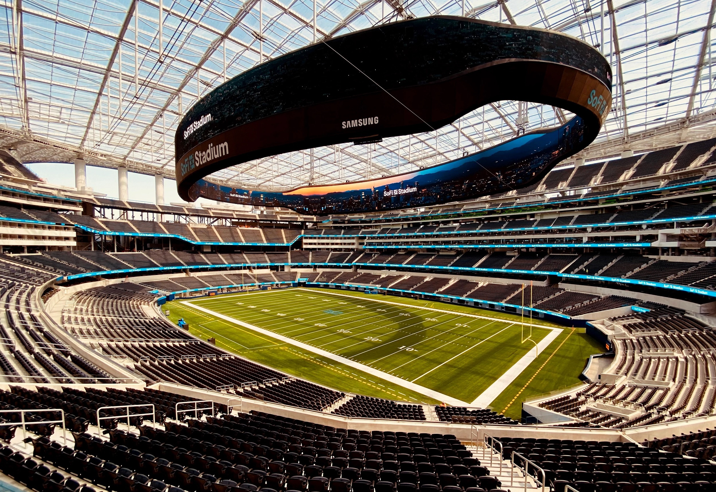 Toa nha dat nhat anh 4