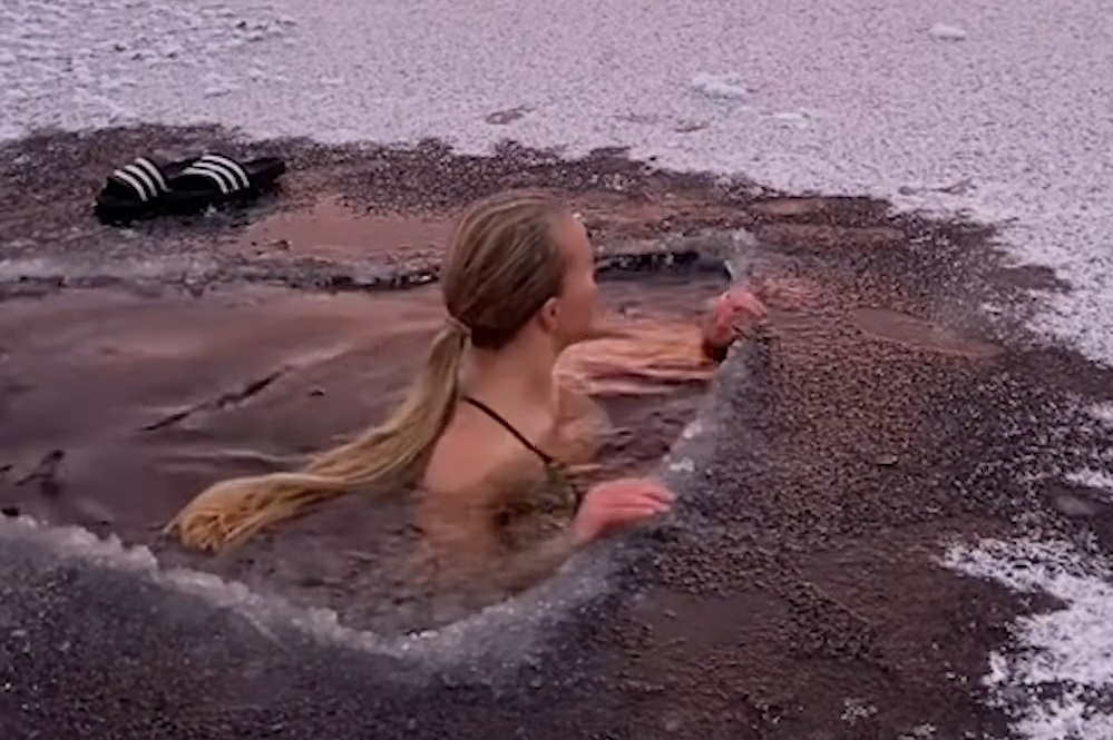 Co gai tu tao bon tam duoi bang tu nhien hinh anh