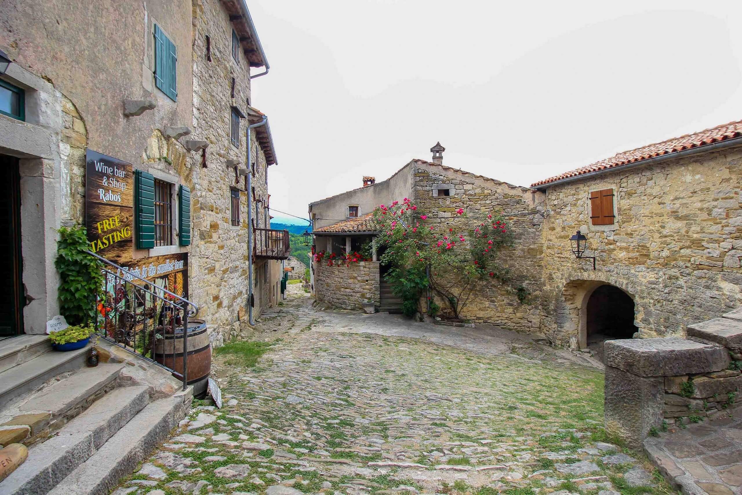 Thi tran nho nhat anh 4