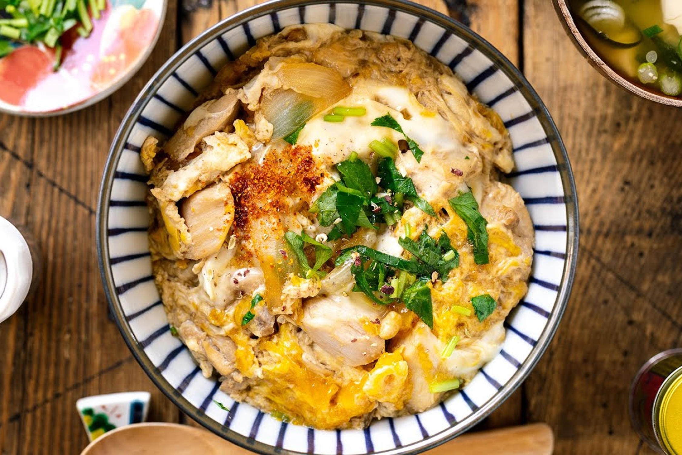 15 phut lam com ga kieu Nhat ngon tuyet hinh anh