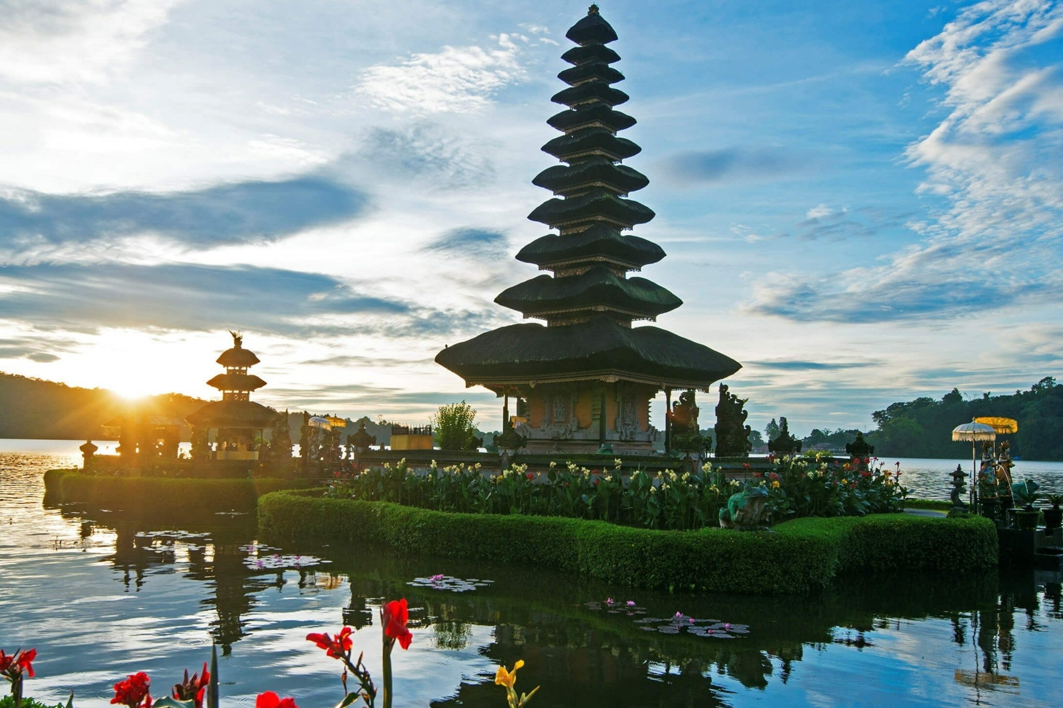 6 tua sach truyen cam hung rong ruoi chau A hinh anh