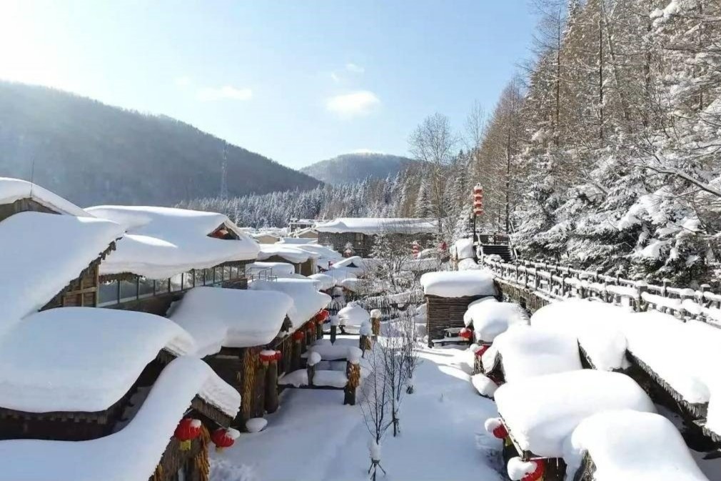 Khung canh mua dong cua ngoi lang tuyet o Trung Quoc hinh anh