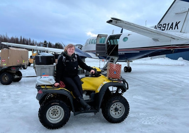 Cuoc song o noi phai di may bay de mua do hinh anh