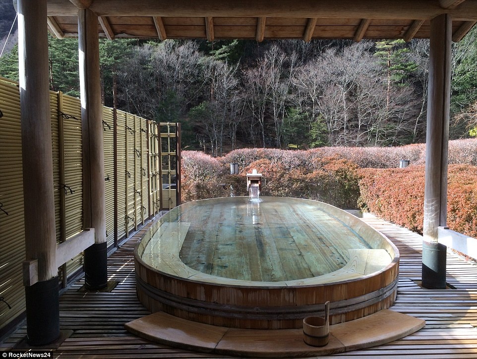 Khach san co nhat anh 5