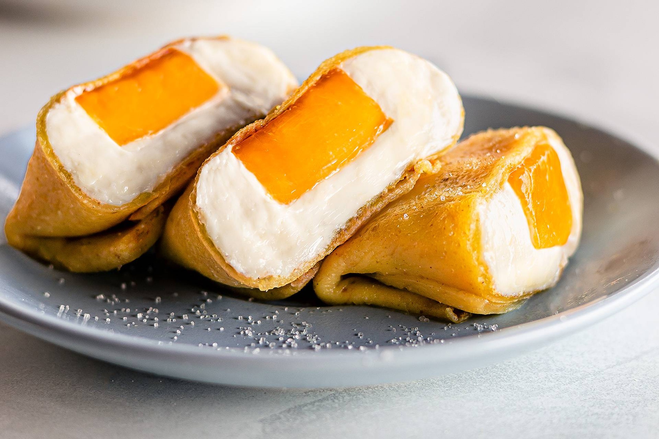 Cach lam pancake xoai kem tuoi cho nguoi moi vao bep hinh anh