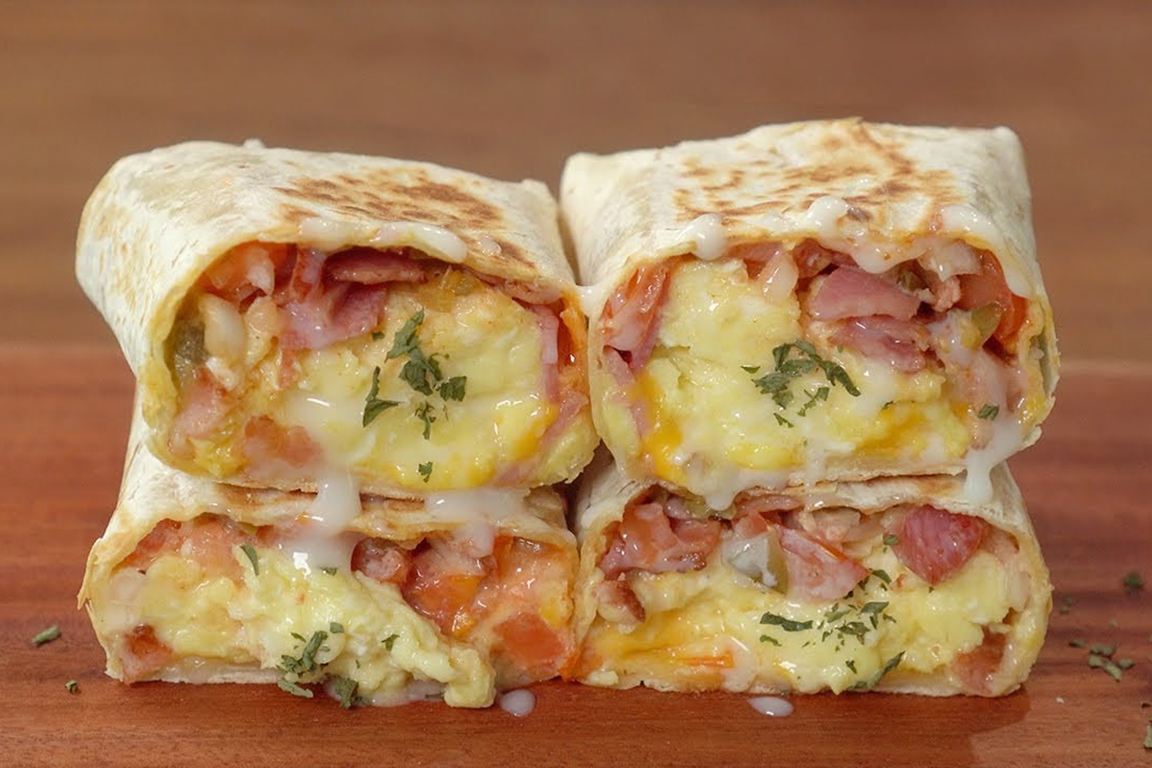 Cach lam burrito trung pho mai kieu Mexico hinh anh