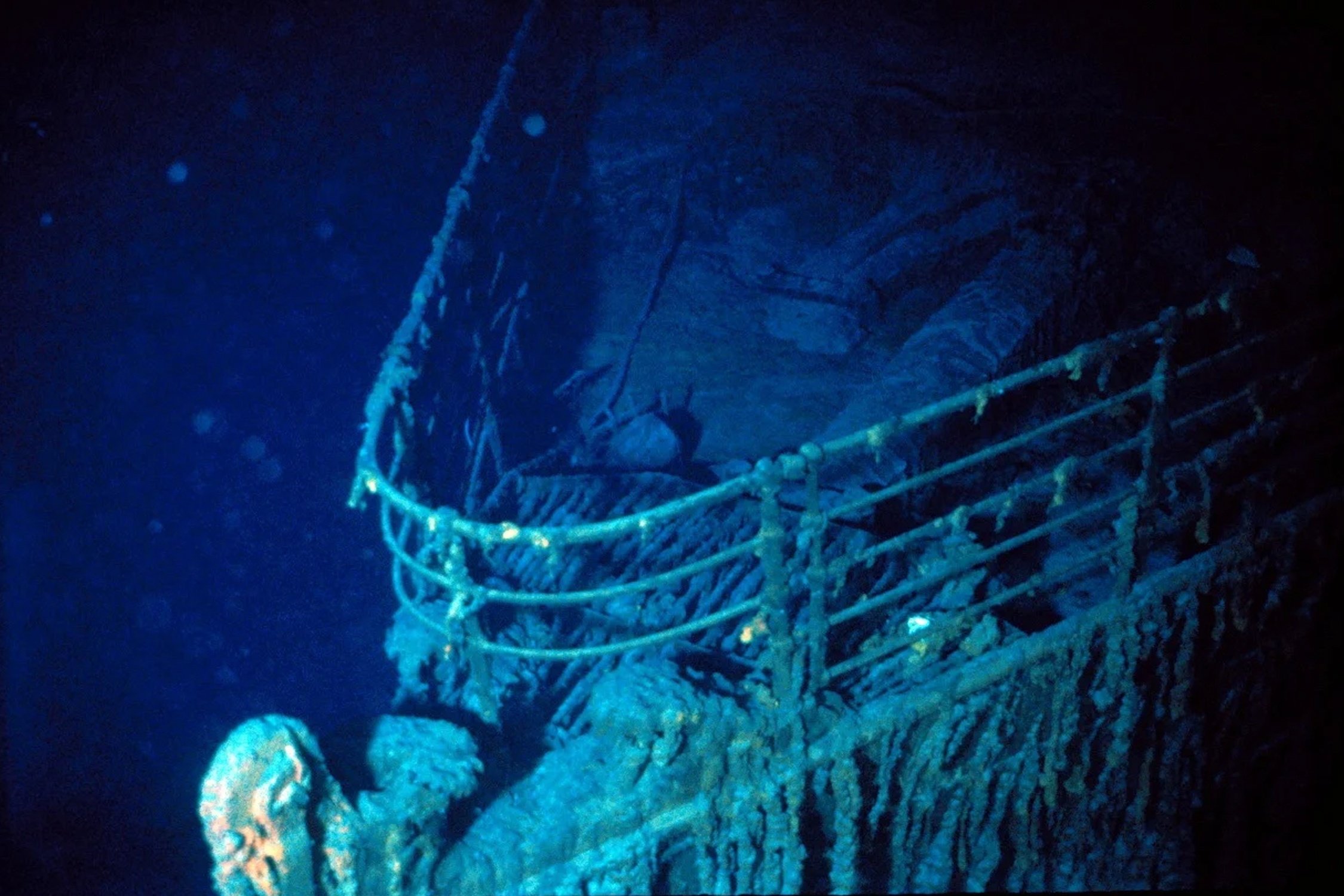 Thuoc phim hiem hoi ve xac tau Titanic duoi day bien hinh anh