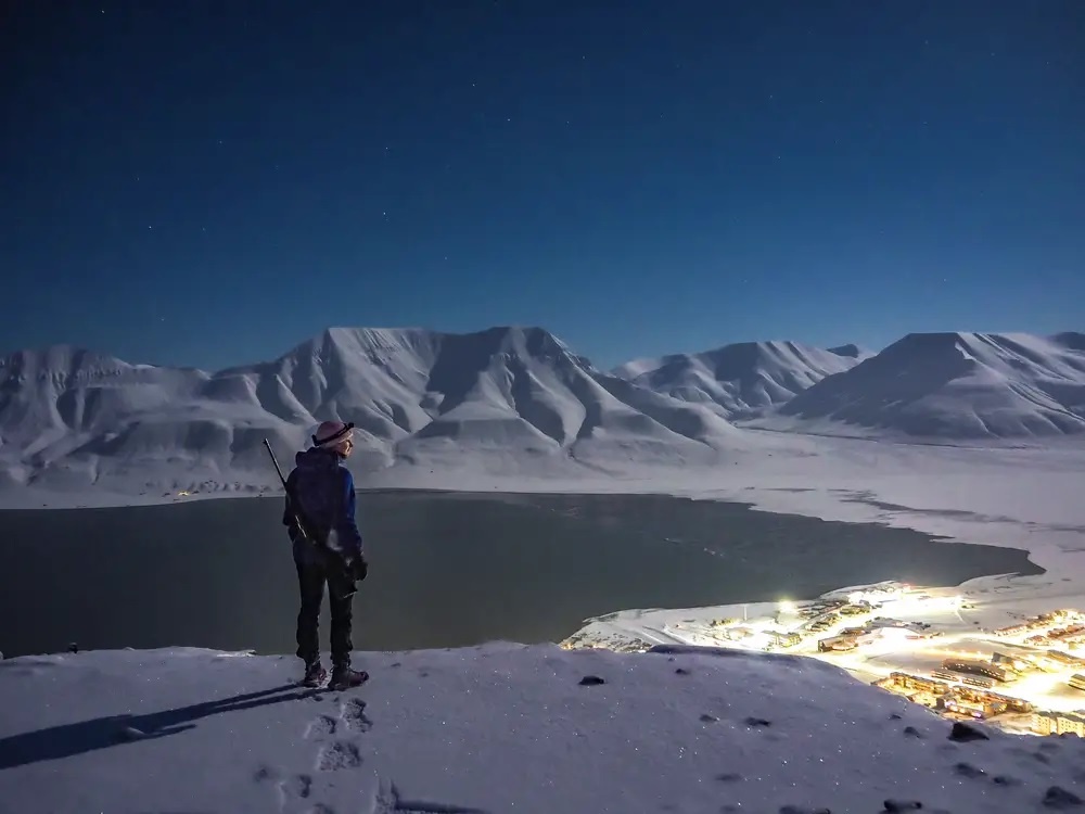 Cuoc song o noi 3 thang khong co anh Mat Troi hinh anh