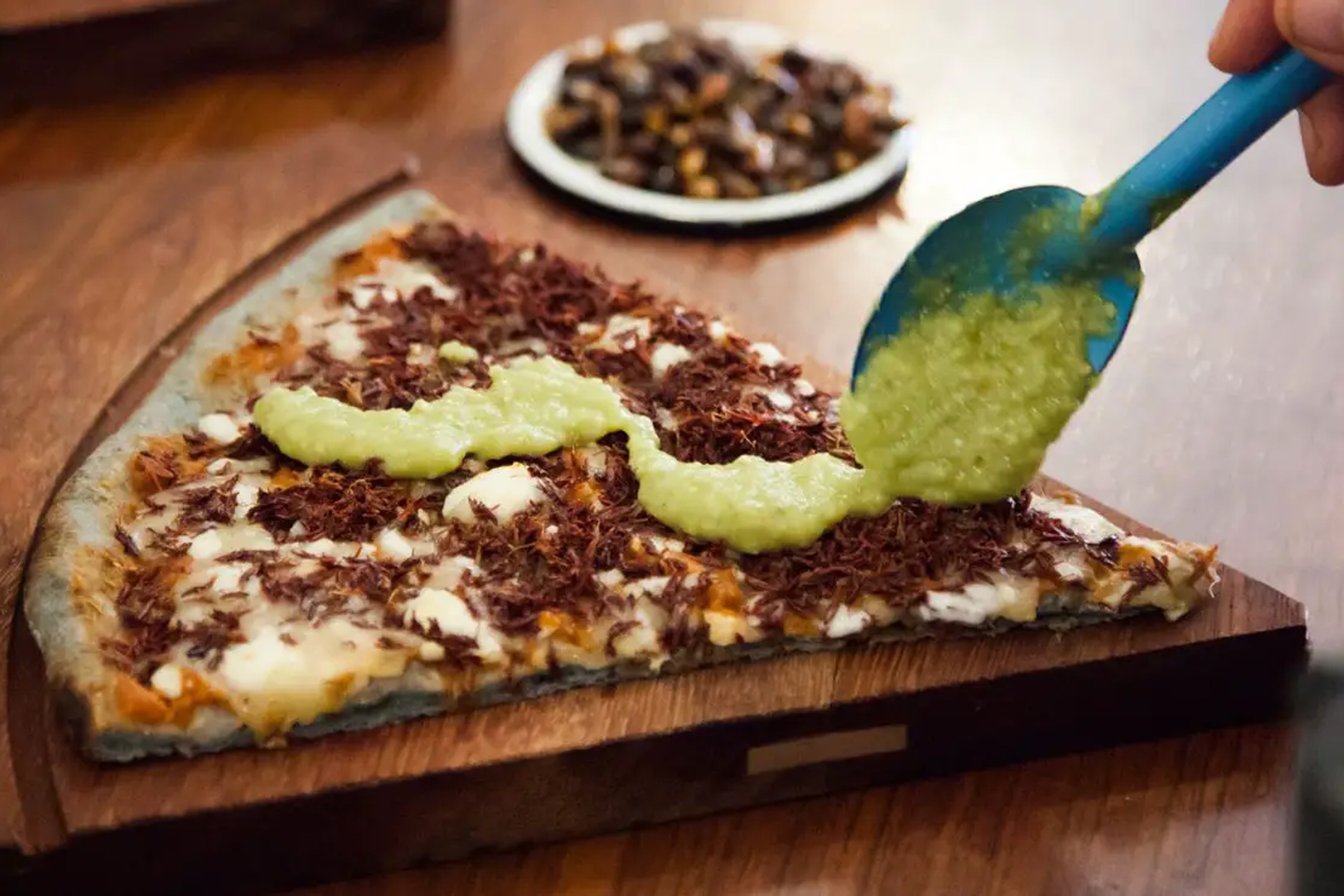 Banh pizza chau chau cua Mexico hinh anh