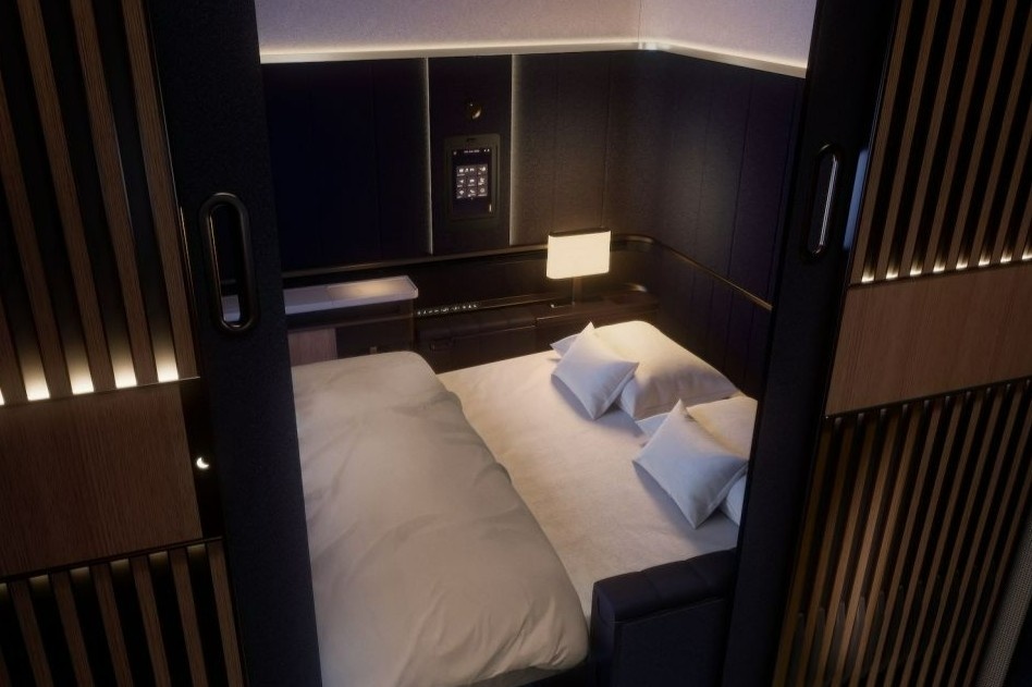 Hang hang khong mang giuong doi len may bay hinh anh