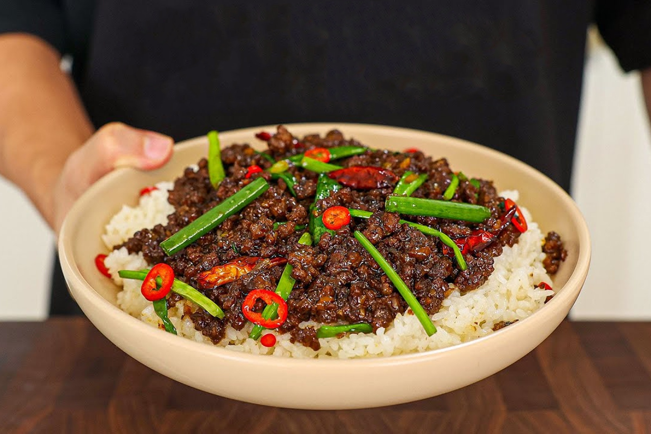 Xao thit bo kieu Mong Co chuan nha hang hinh anh