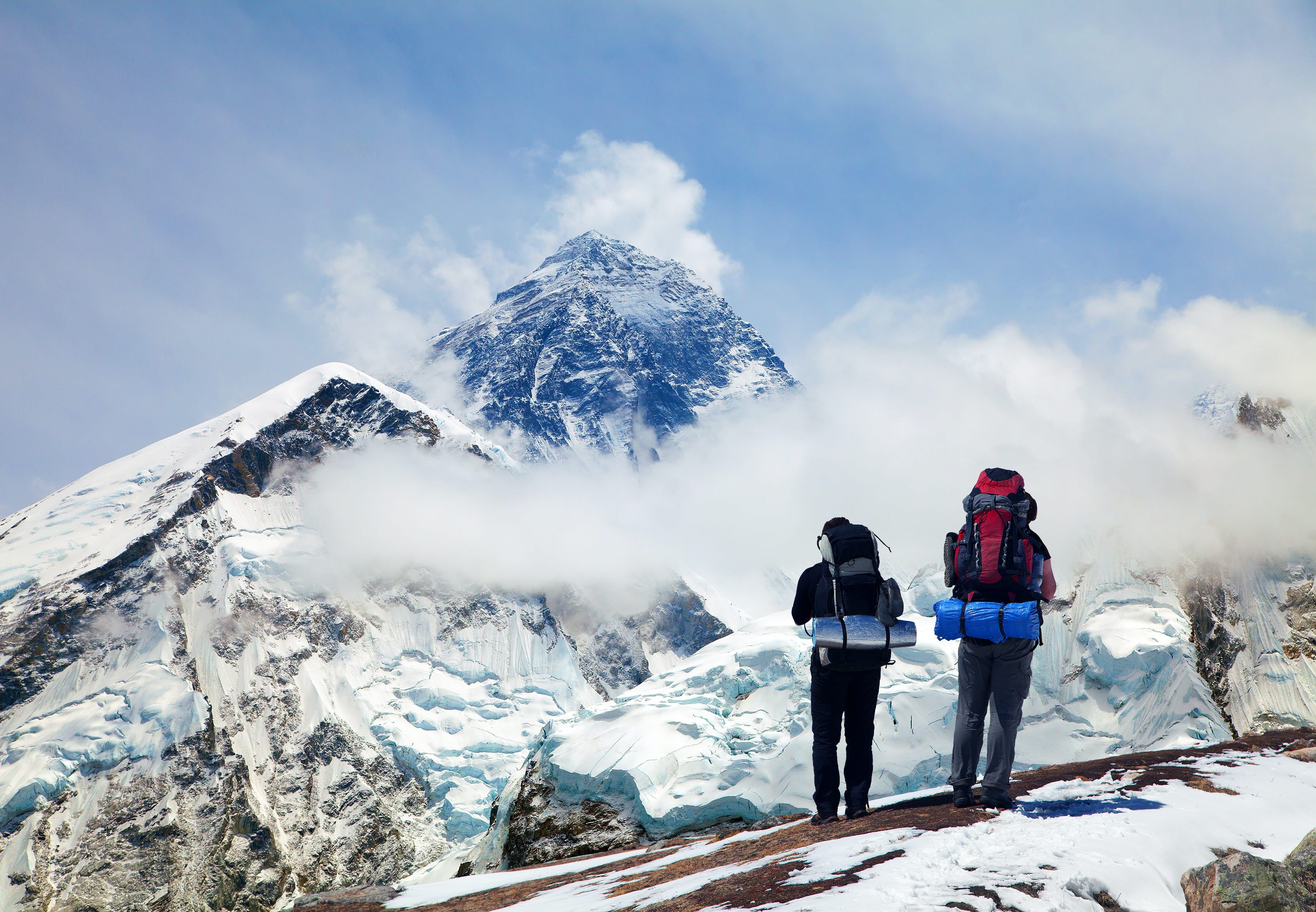 Dang sau quyet dinh cam khach trekking mot minh cua Nepal hinh anh