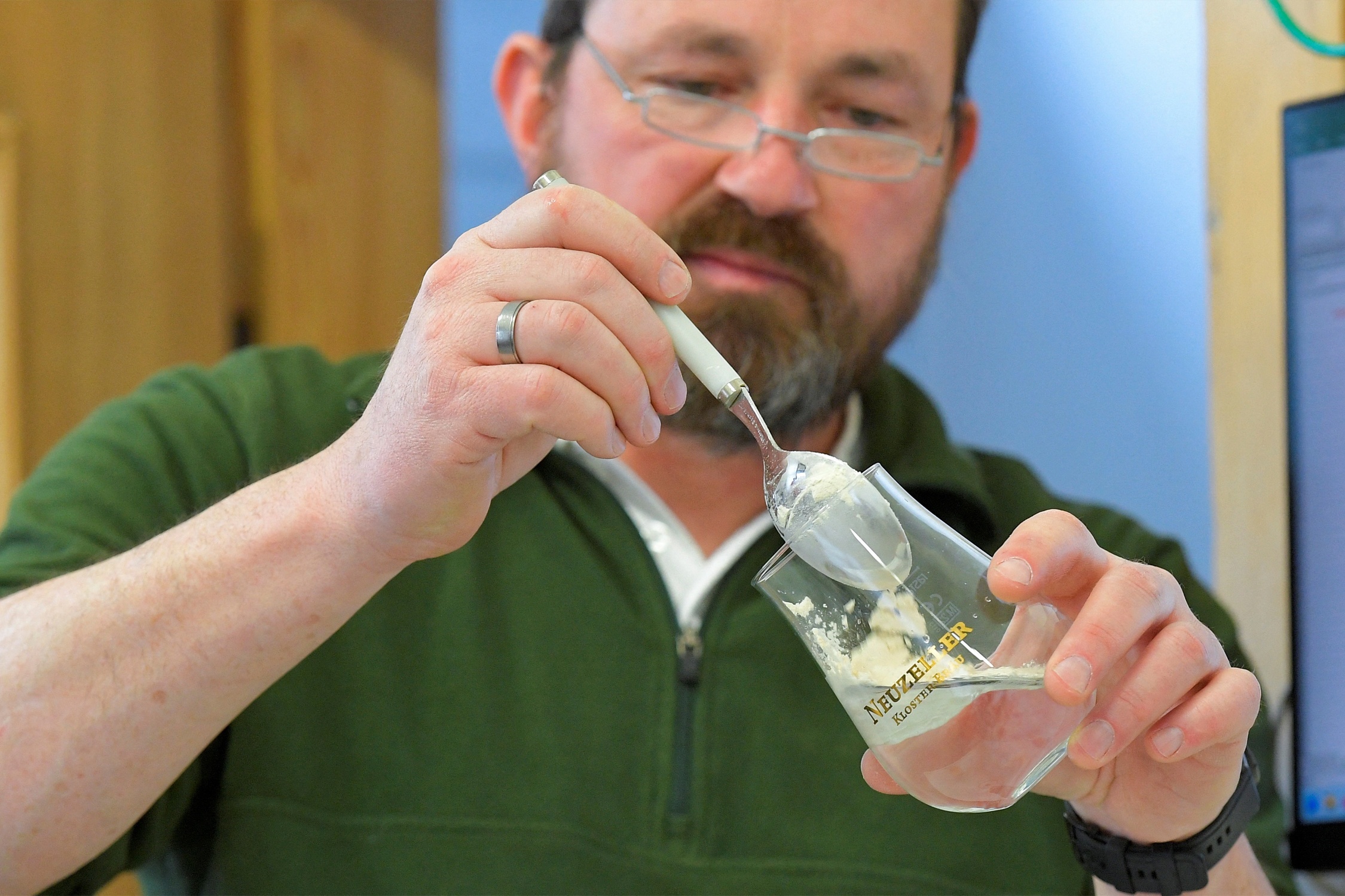 Loai bia lam tu bot dau tien tren the gioi hinh anh