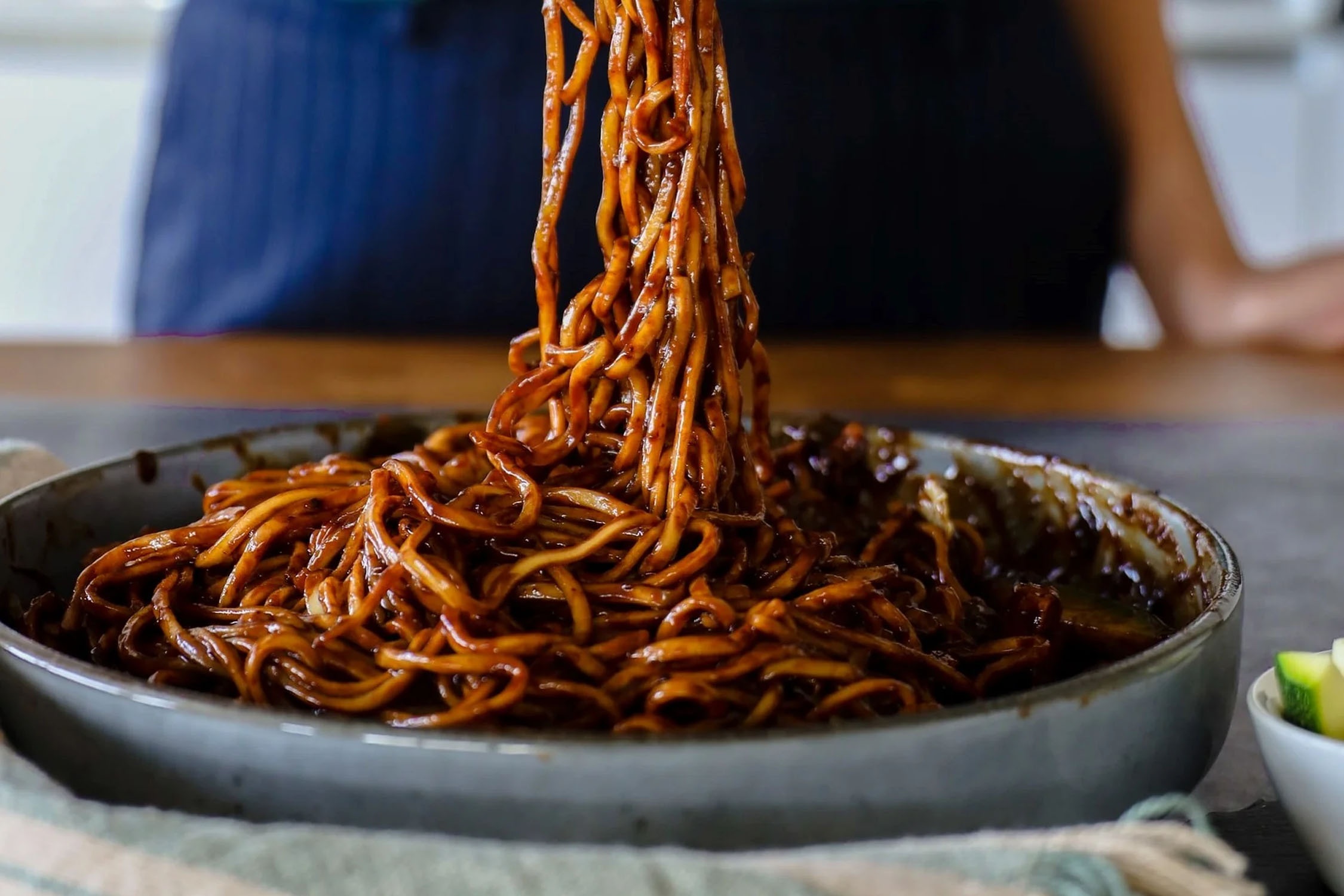 Cach lam mi tron tuong den Han Quoc hinh anh