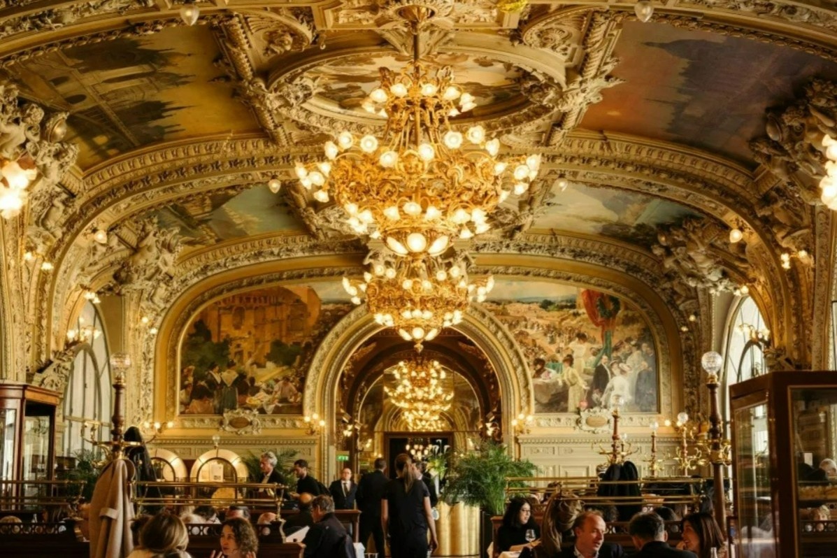 Nha hang hon 120 tuoi nhu cung dien o Paris hinh anh