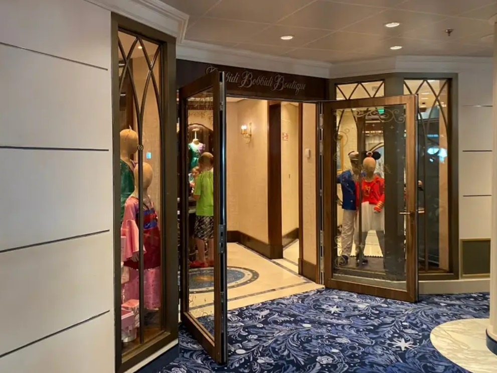 tau du lich Disney anh 9