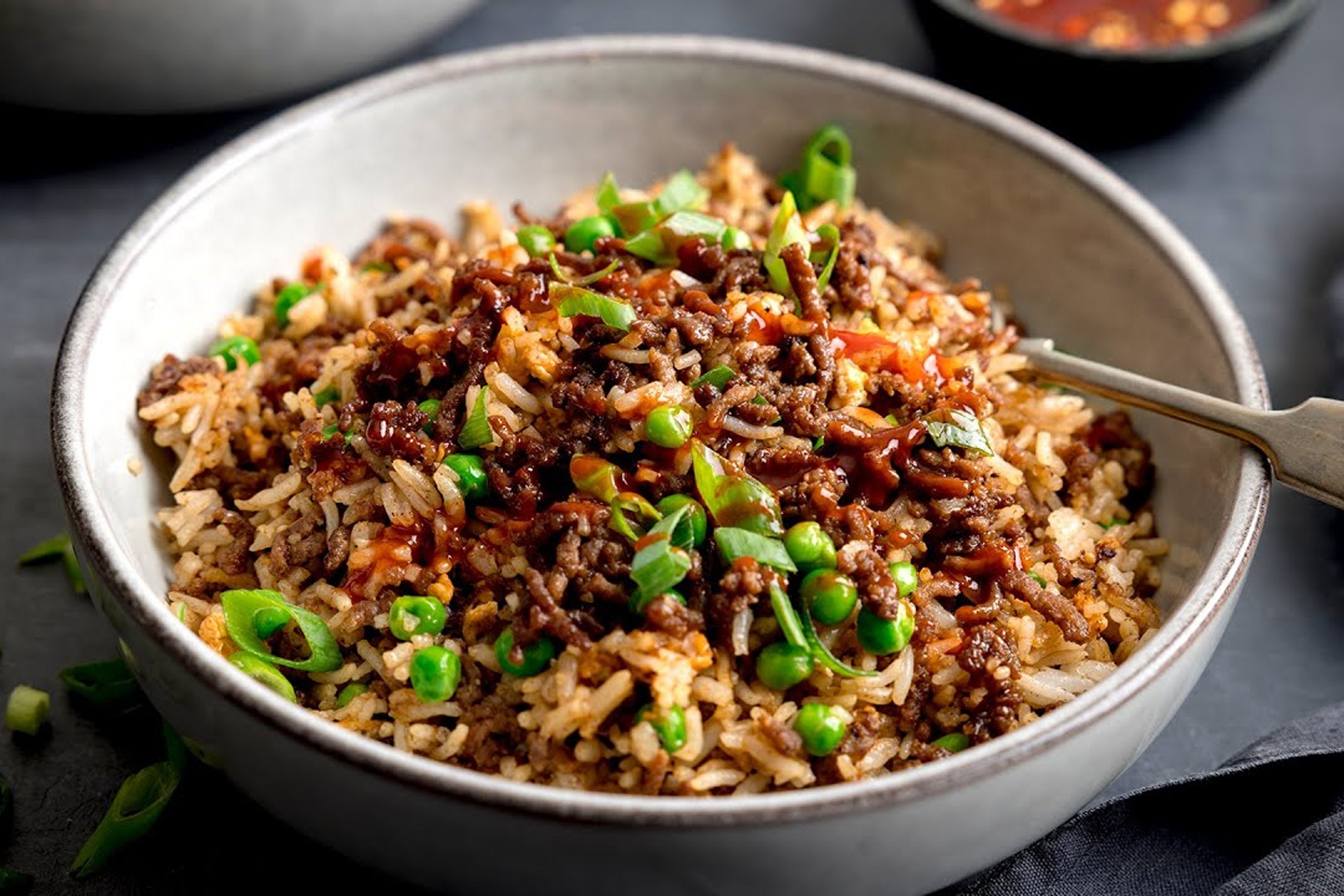 15 phut lam com chien bo bam ngon mien che hinh anh