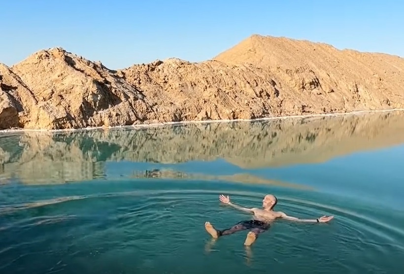 Nhung ho boi 'khong the chim' giua sa mac o Ai Cap hinh anh