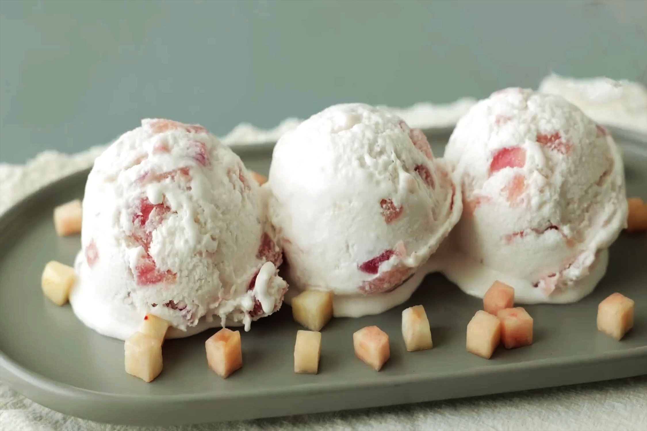 Lam kem dao sua chua mat lanh cho ngay he hinh anh