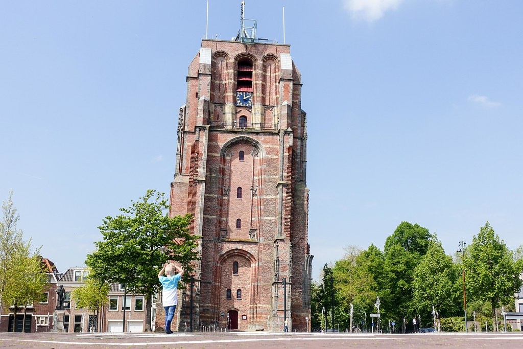 toa nha nghieng anh 9