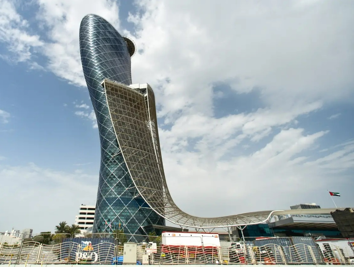 toa nha nghieng anh 1