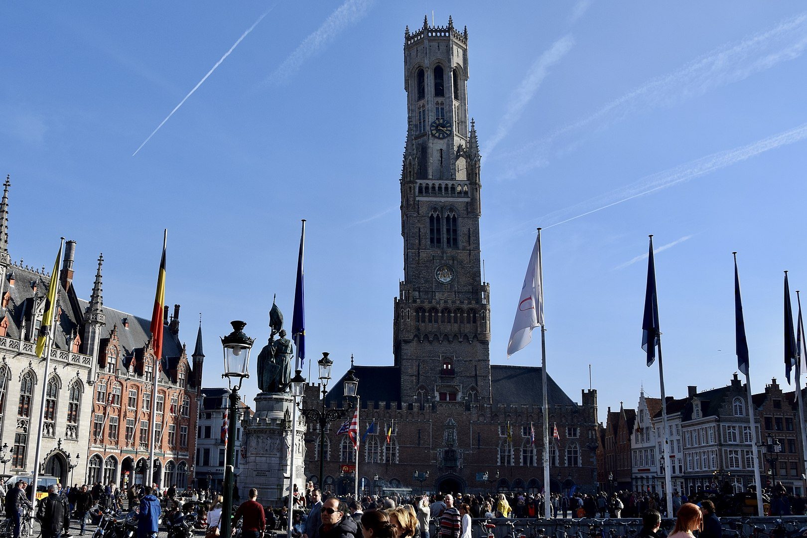 toa nha nghieng anh 8