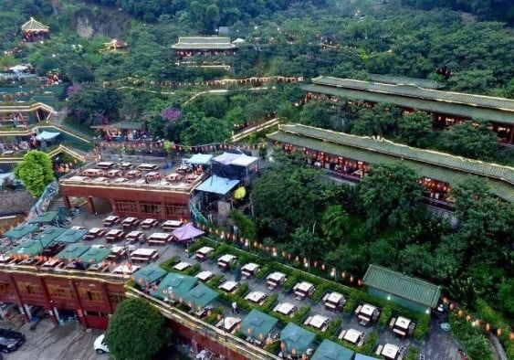 Quan lau gan 900 ban o Trung Quoc hinh anh