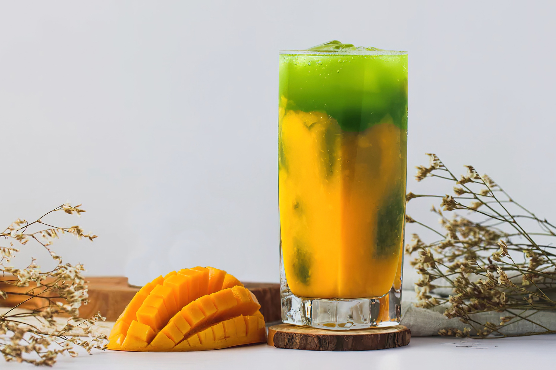 Cach lam nuoc xoai matcha giai nhiet ngay nong hinh anh