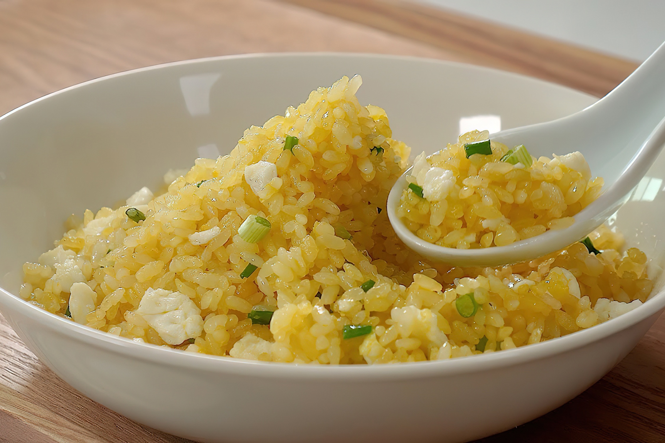 5 phut lam com rang trung don gian hinh anh