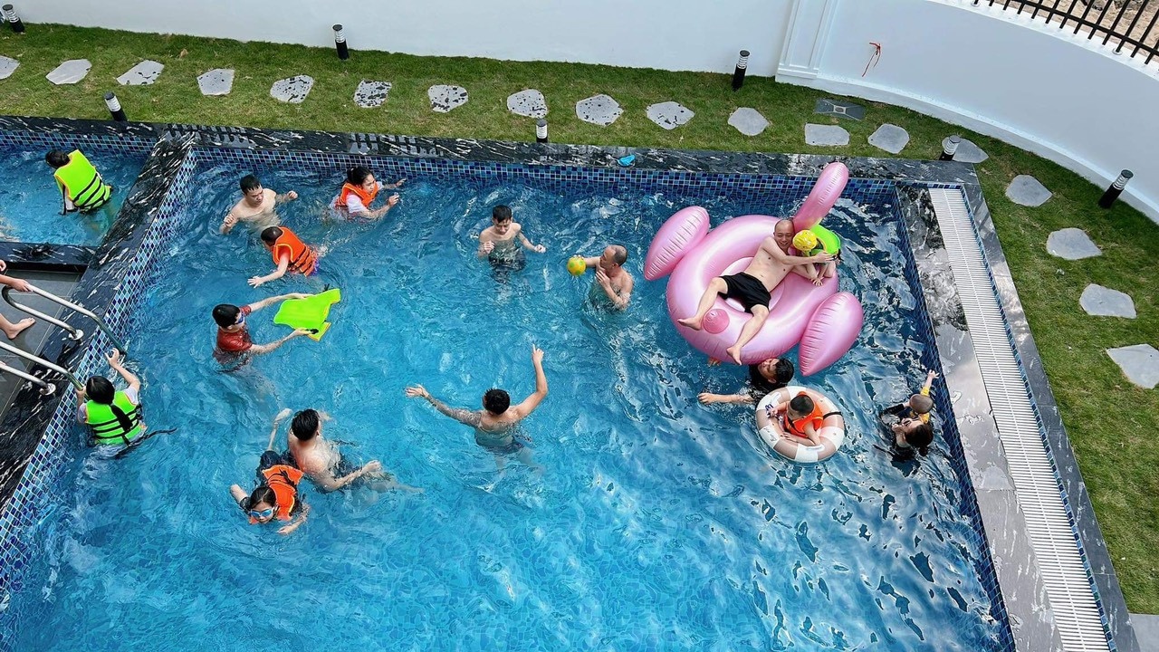 Chu villa o Ha Long vay tram trieu mua may phat, so khach to lua dao hinh anh