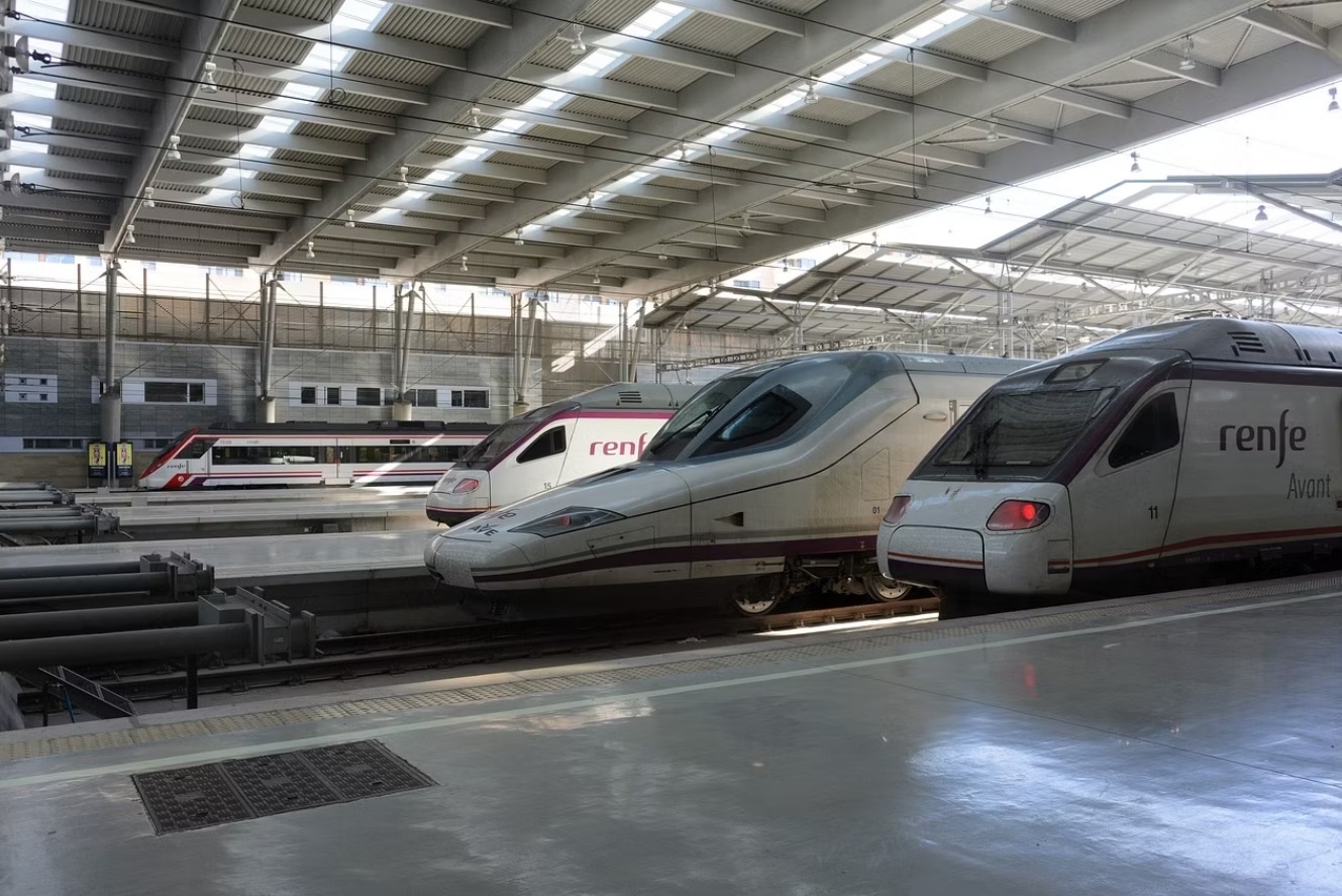 chuyen tau nhanh nhat anh 4