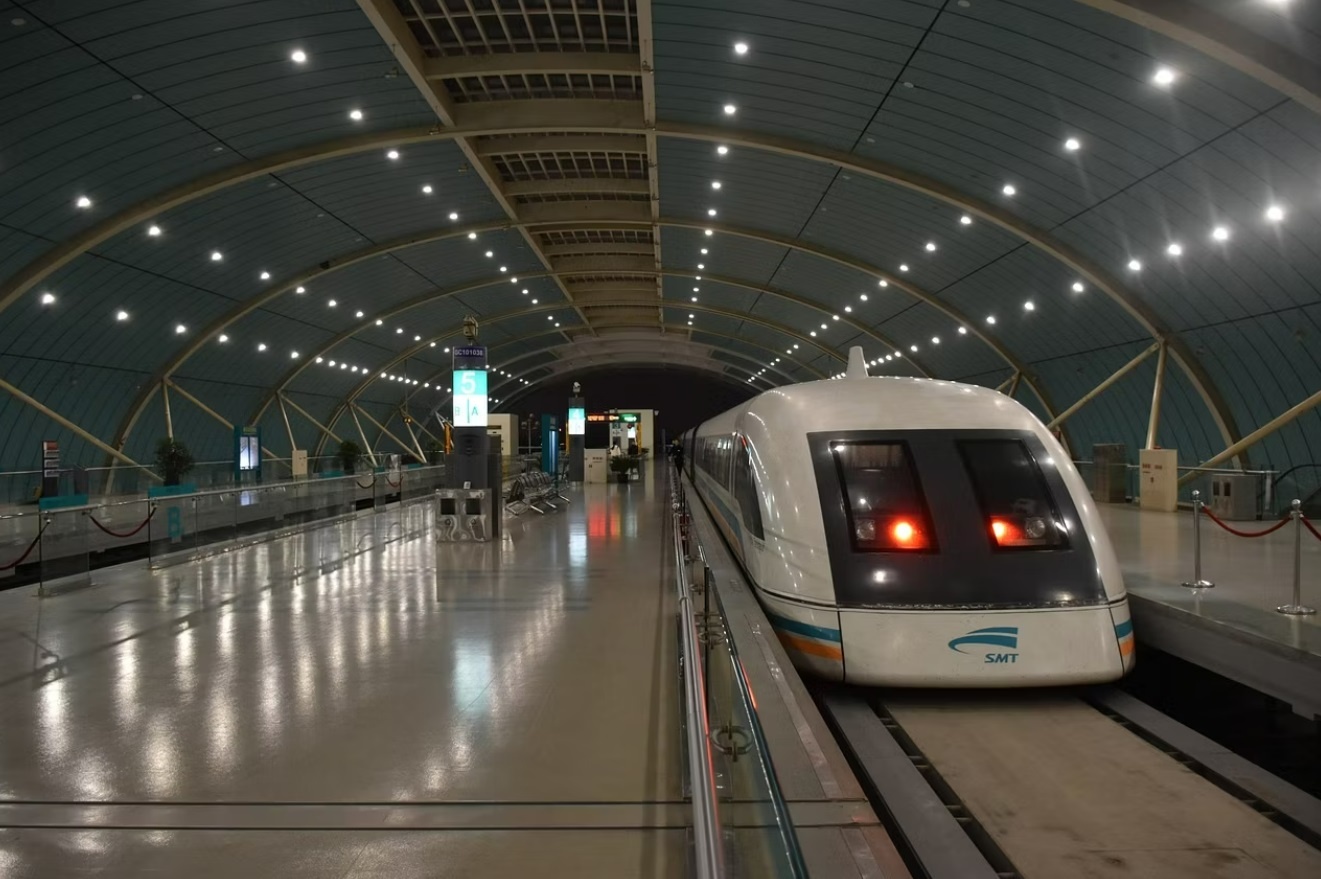 chuyen tau nhanh nhat anh 7