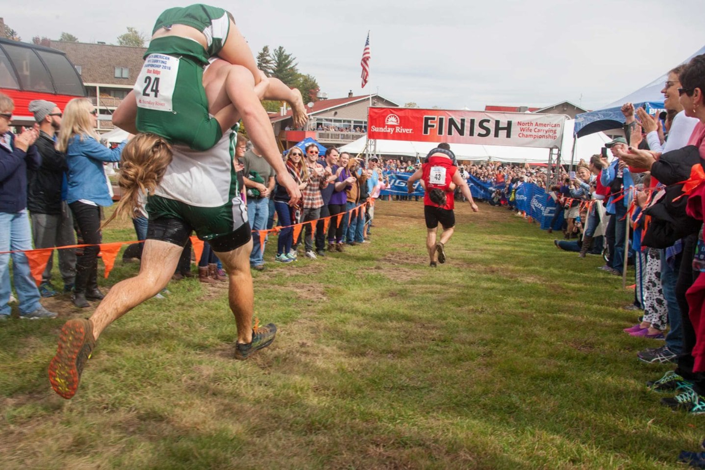 Thi cong vo vuot chuong ngai vat o Canada hinh anh