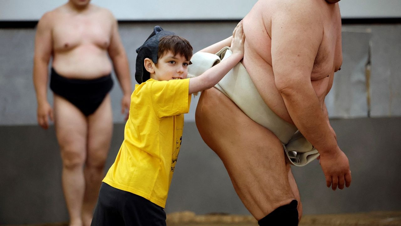 Sumo biểu diễn ảnh 2 Sumo bieu dien anh 2