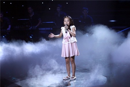 Ban sao Huong Tram o The Voice Kids bieu dien 'Cay vi cam' hinh anh