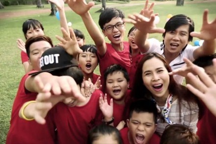 Hot boy, hot girl cua doi Ho Hoai Anh hat 'Giu lay niem tin' hinh anh
