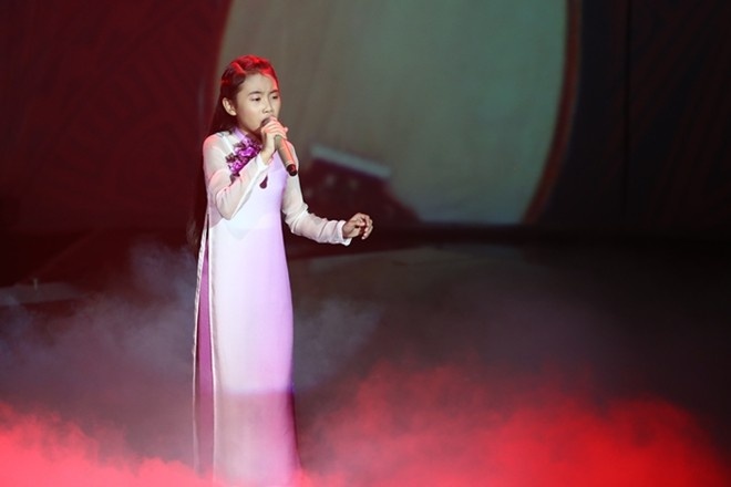 Phuong My Chi hat 'Dem ganh hao nghe dieu hoai lang' hinh anh