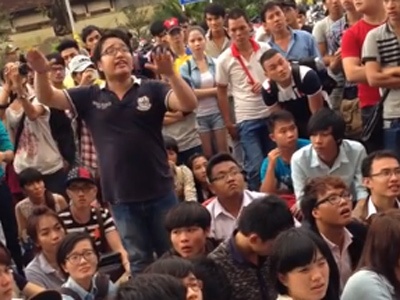 Thi sinh Vietnam Idol cai nhau nay lua sau vu xo do hang rao hinh anh