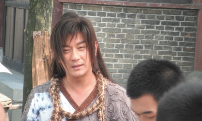 Tran Hao Dan lo mat moc kem dien trai o hau truong hinh anh