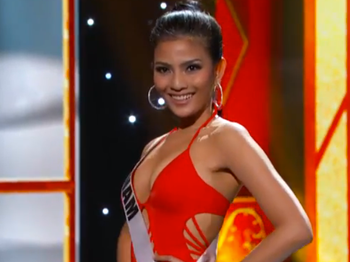 Truong Thi May mac ao tam it sexy o ban ket Hoa hau Hoan vu hinh anh