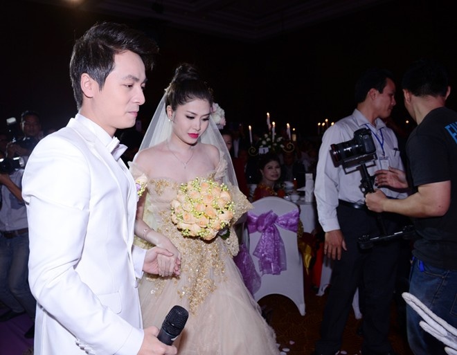 Nghi an vay cuoi 115 trieu cua vo Dang Khoi chi la hang thue hinh anh