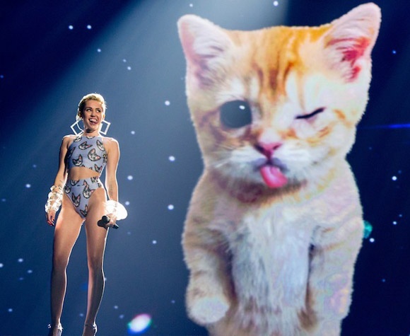 Hai huoc voi 'Wrecking Ball' ban che hinh anh