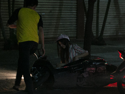 Ban gai cu cua Bui Anh Tuan bi xe dam nga tren pho hinh anh